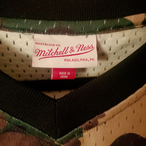 SOLD Raptors NBA Camo Shirt - Picture 3 of 3